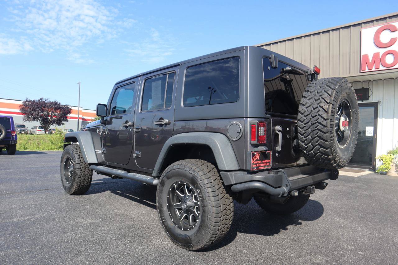Used 2017 Jeep Wrangler Unlimited Rubicon w/ Cold Weather Group AWD/4WD image 16