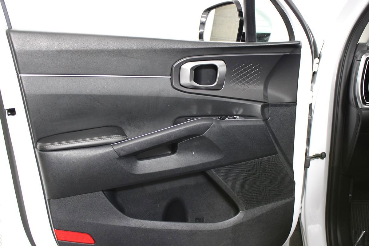 Used 2024 Kia Sorento S FWD image 32