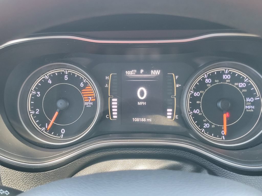 Used 2019 Jeep Cherokee Latitude w/ Popular Appearance Group FWD image 28