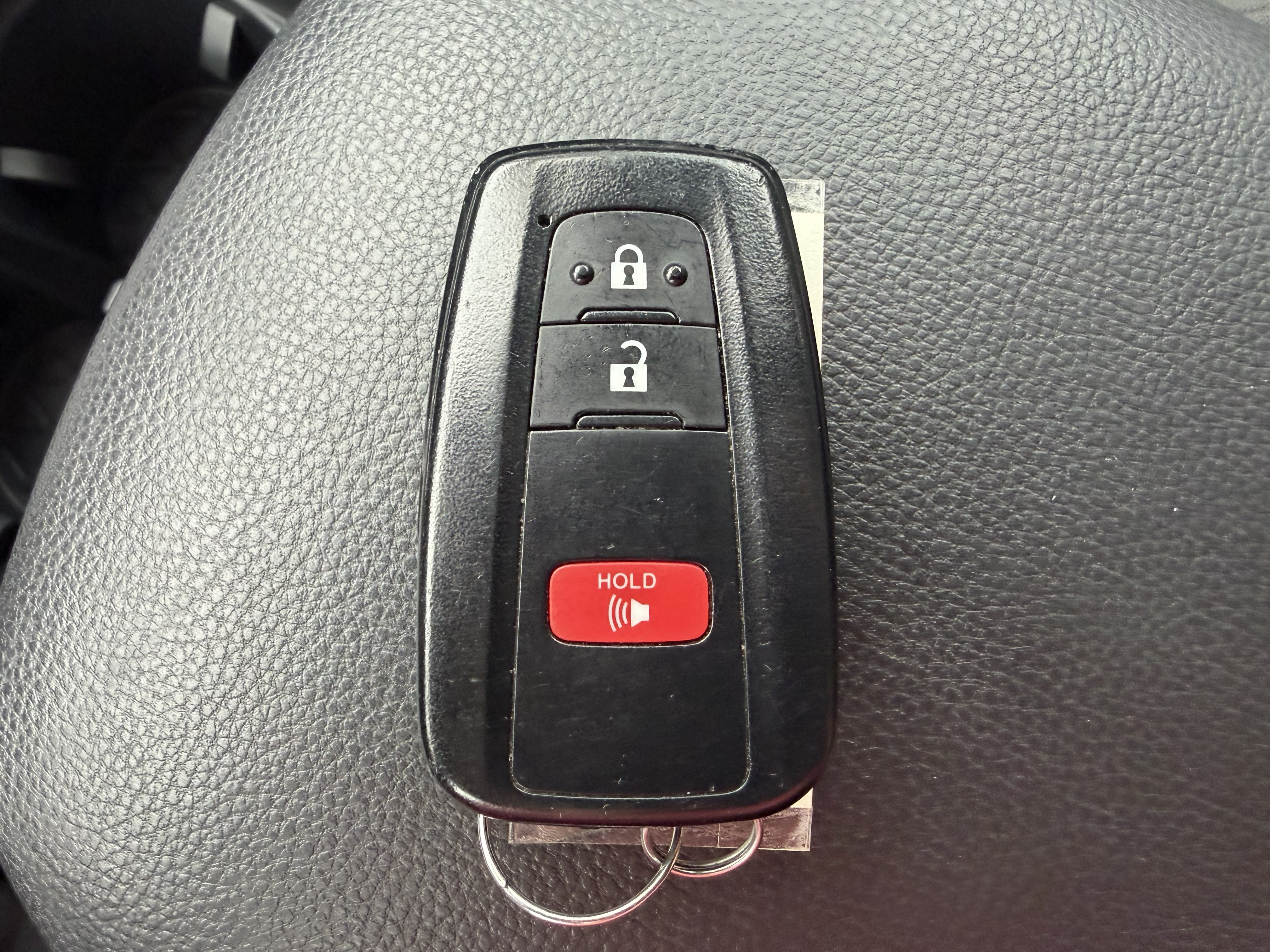 Used 2025 Toyota RAV4 XLE FWD image 33