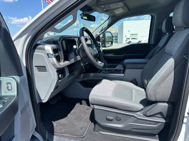 New 2026 Ford F350 XLT w/ XLT Premium Package AWD/4WD image 5