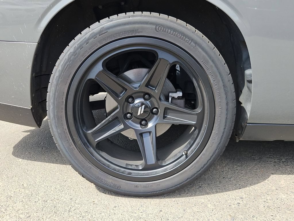 Used 2019 Dodge Challenger SXT w/ Plus Package RWD image 9