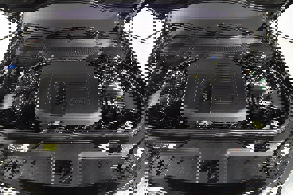 Used 2023 Land Rover Discovery Metropolitan Edition image 56