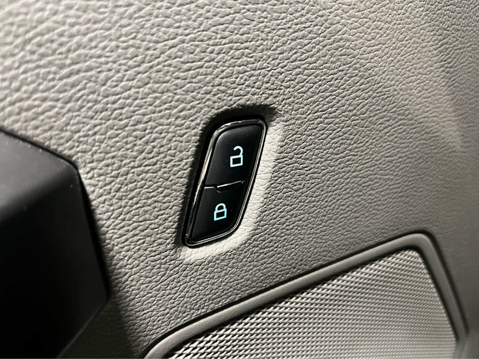 Certified 2019 Ford F250 XLT w/ XLT Value Package AWD/4WD image 33