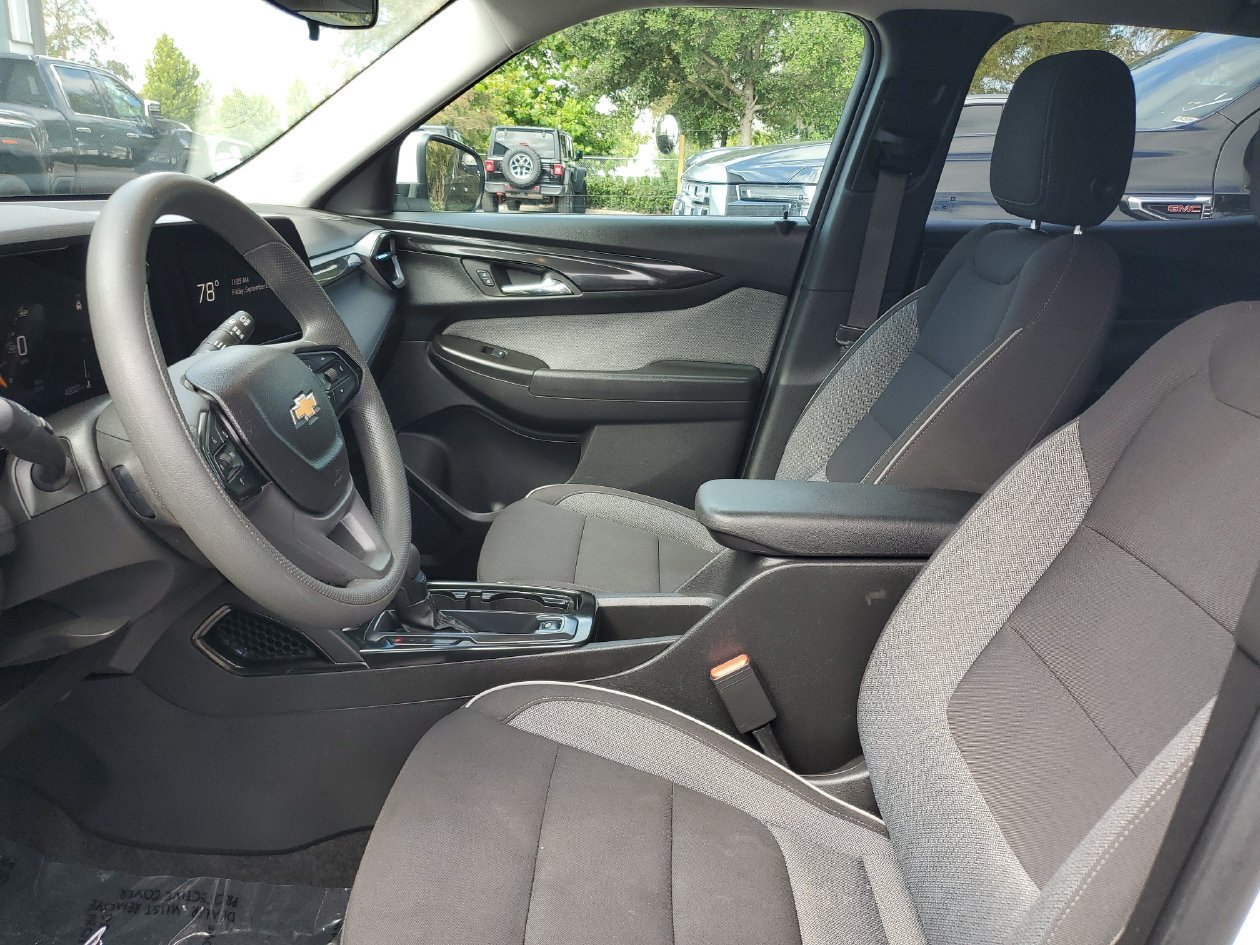 Used 2025 Chevrolet TrailBlazer LT AWD/4WD image 17