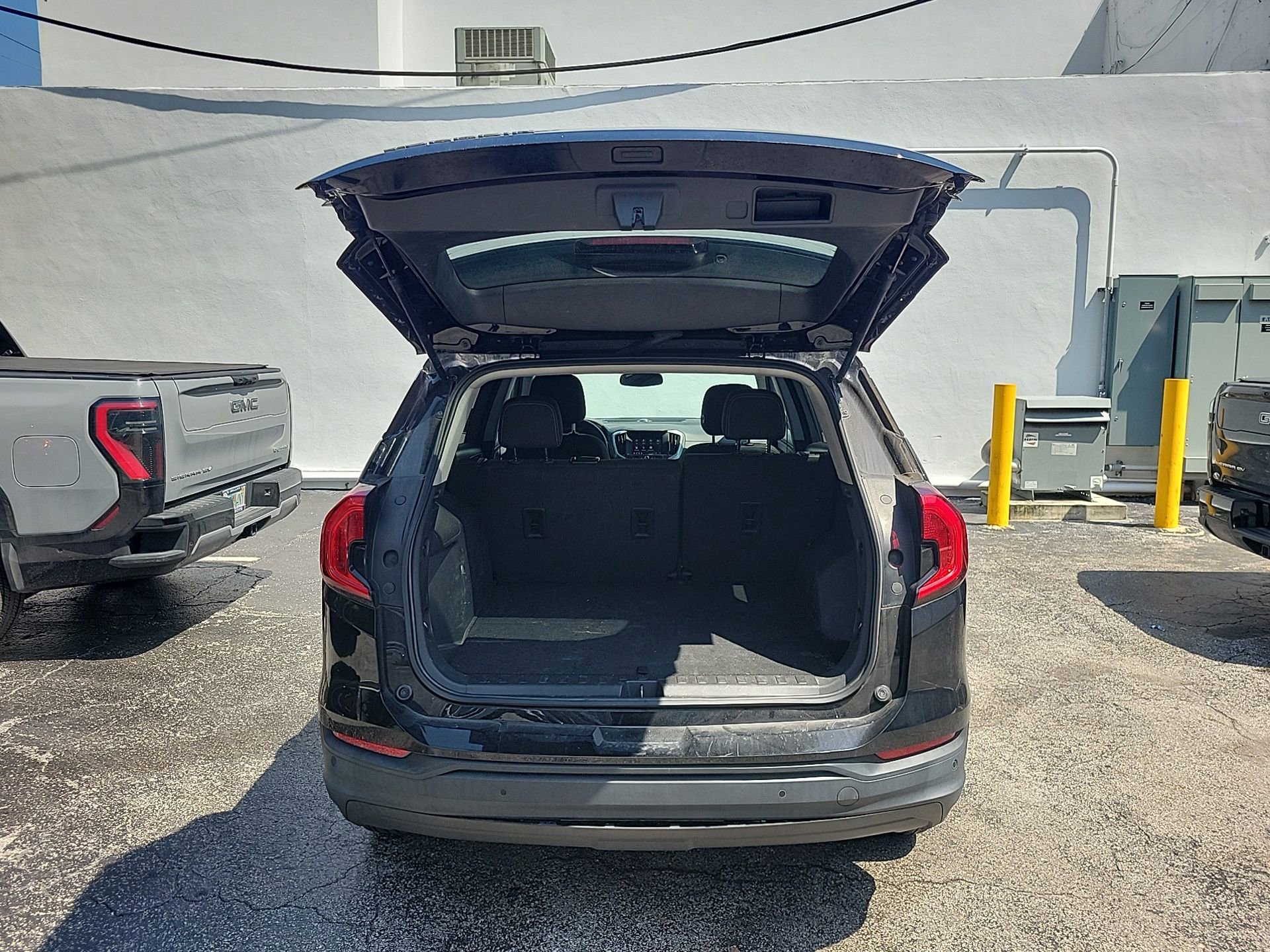 Used 2022 GMC Terrain SLE image 15