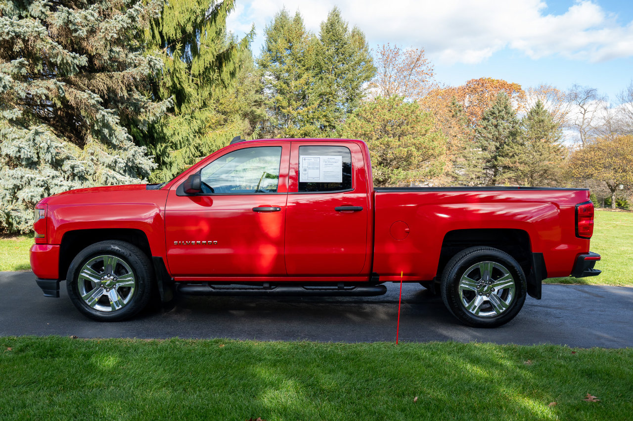 Used 2018 Chevrolet Silverado 1500 Custom image 2