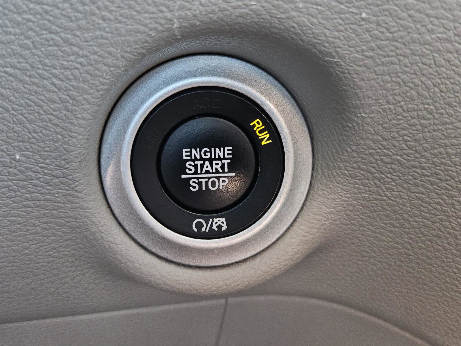 Used 2023 Chrysler Pacifica Touring-L image 32