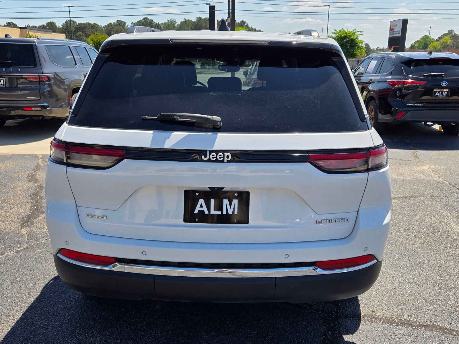 Used 2024 Jeep Grand Cherokee Limited image 10