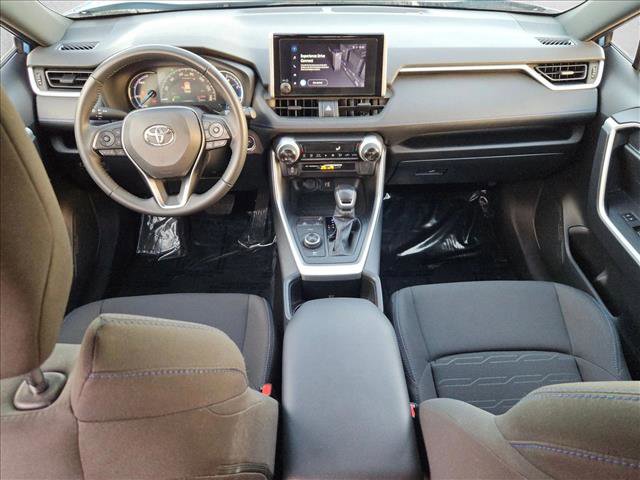 Used 2024 Toyota RAV4 SE image 17