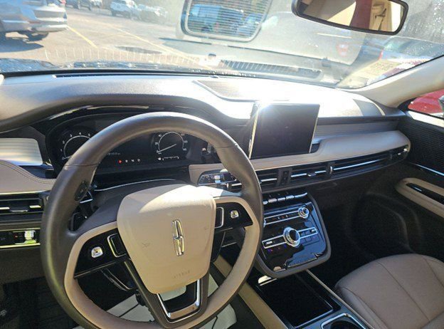 Used 2022 Lincoln Corsair AWD w/ Premium Package image 4