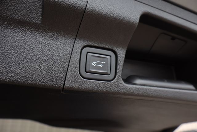 Used 2021 GMC Acadia AT4 image 36