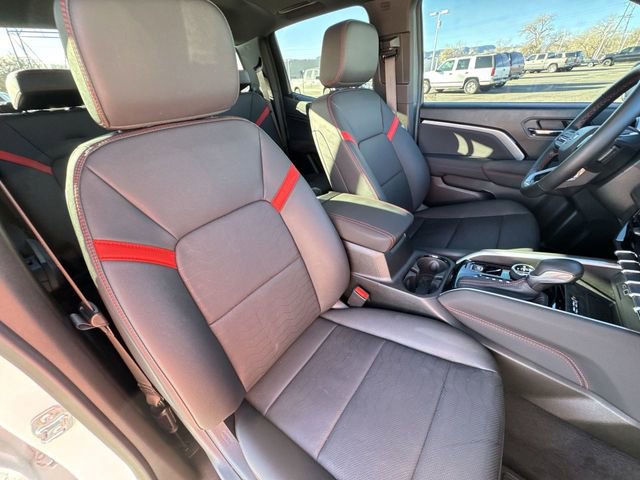 Used 2025 Chevrolet Colorado Z71 w/ Technology Package image 24