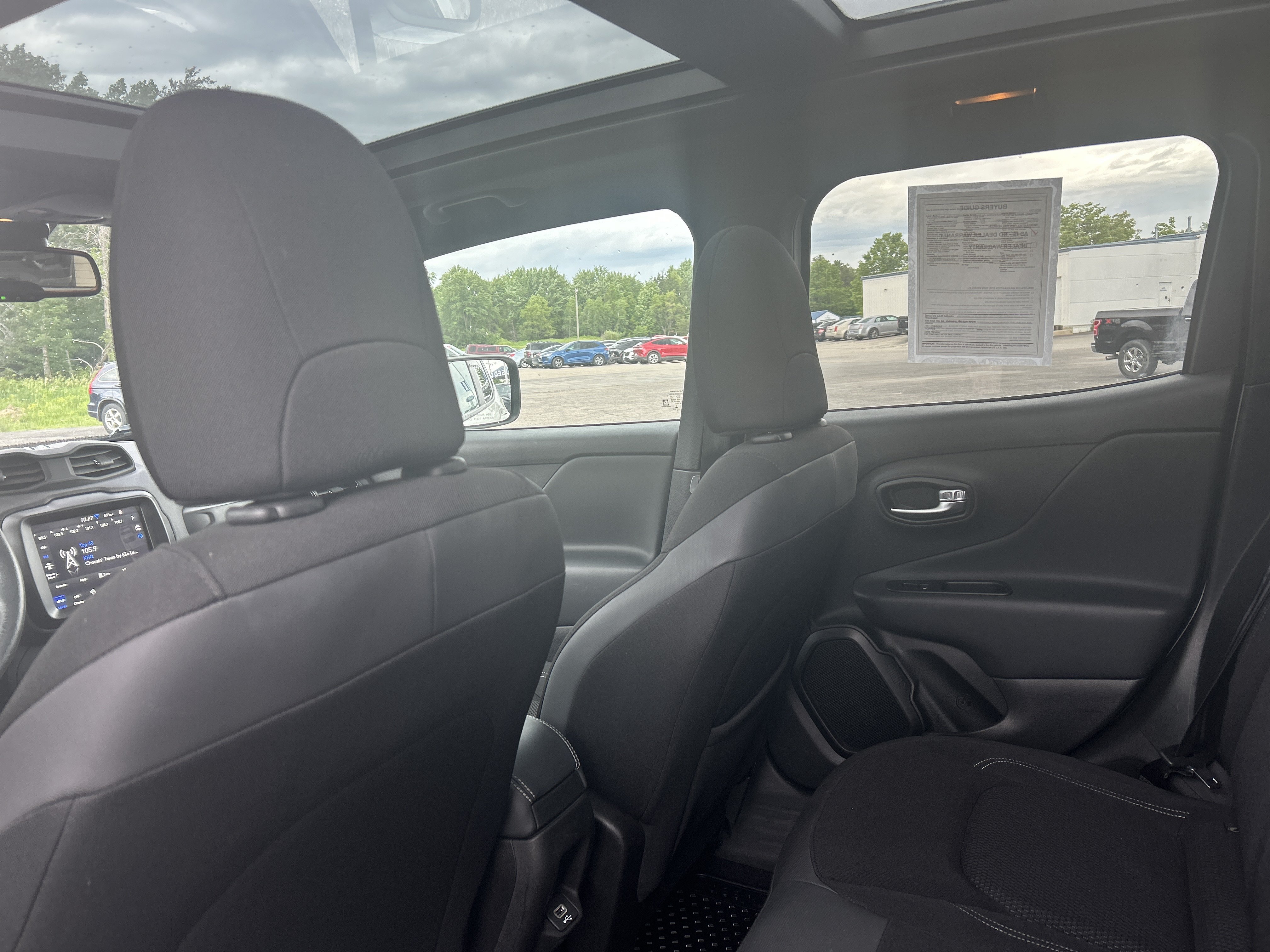 Used 2022 Jeep Renegade Altitude w/ Sun/Sound Group AWD/4WD image 5