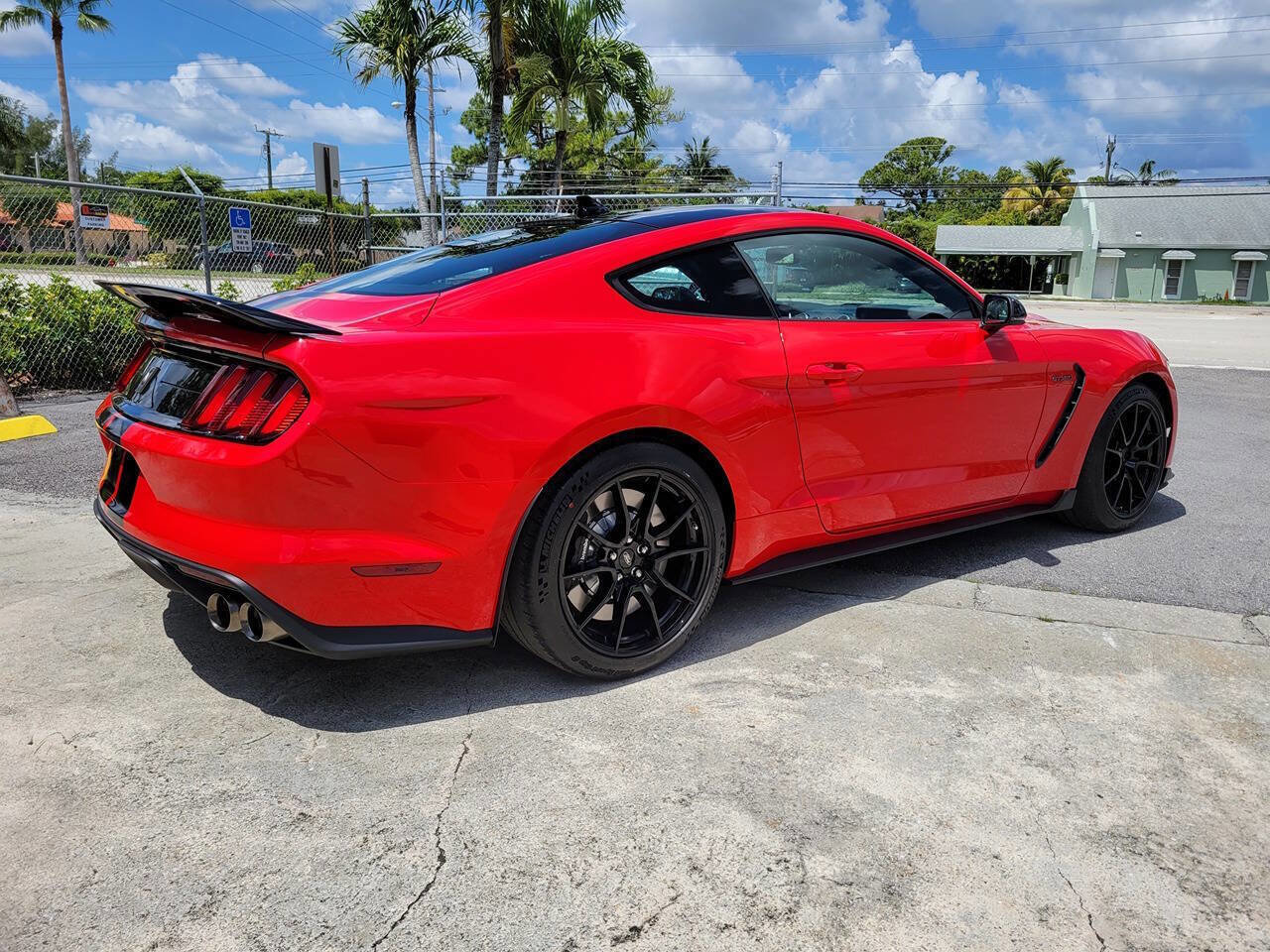 Used 2020 Ford Mustang Shelby GT350 w/ Technology Package RWD image 5