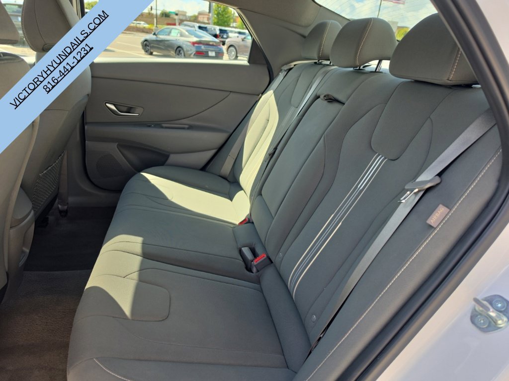Used 2025 Hyundai Elantra SEL FWD image 23