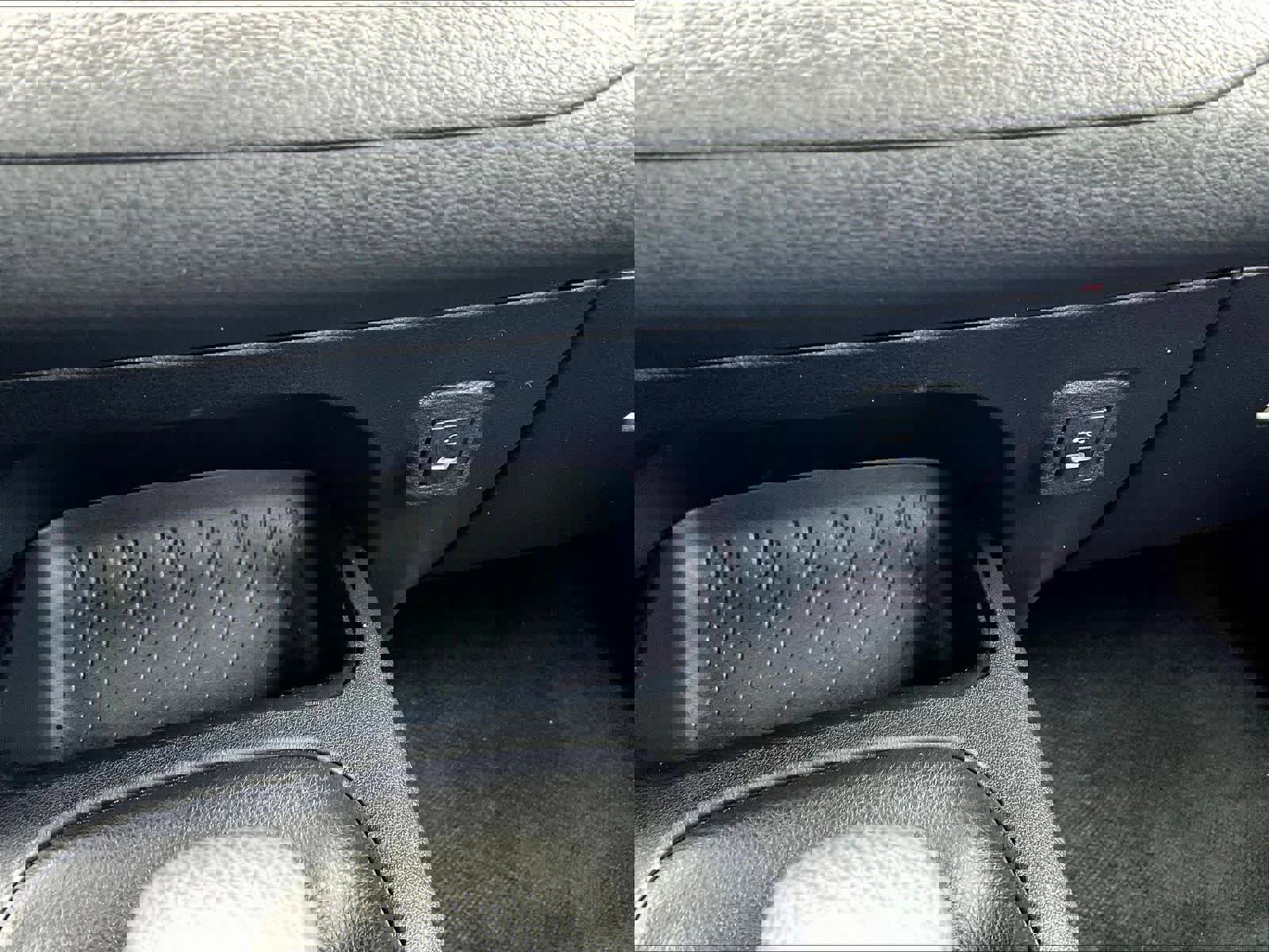 Used 2025 Toyota Corolla LE image 27