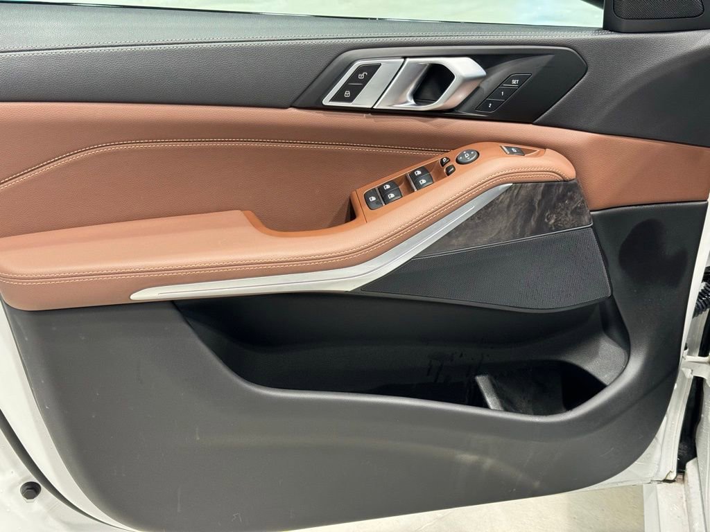 Used 2022 BMW X5 xDrive40i w/ M Sport Package image 18