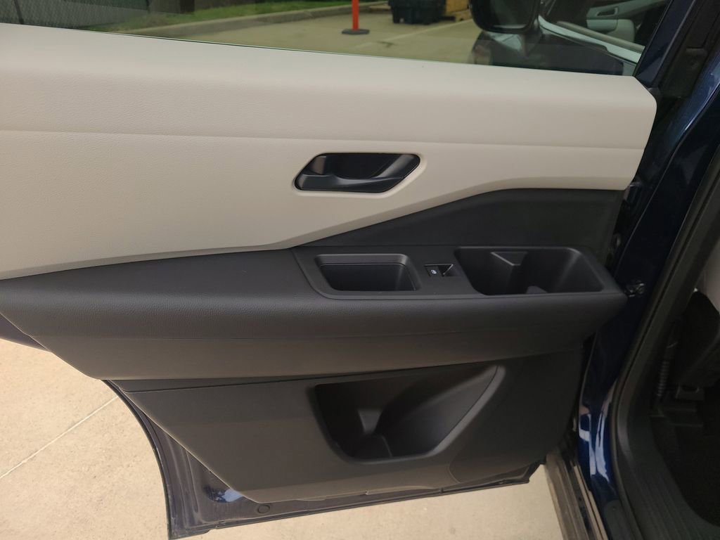 Certified 2025 Nissan Pathfinder SV image 13