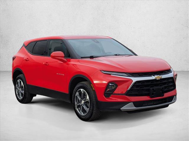 Used 2025 Chevrolet Blazer LT image 3
