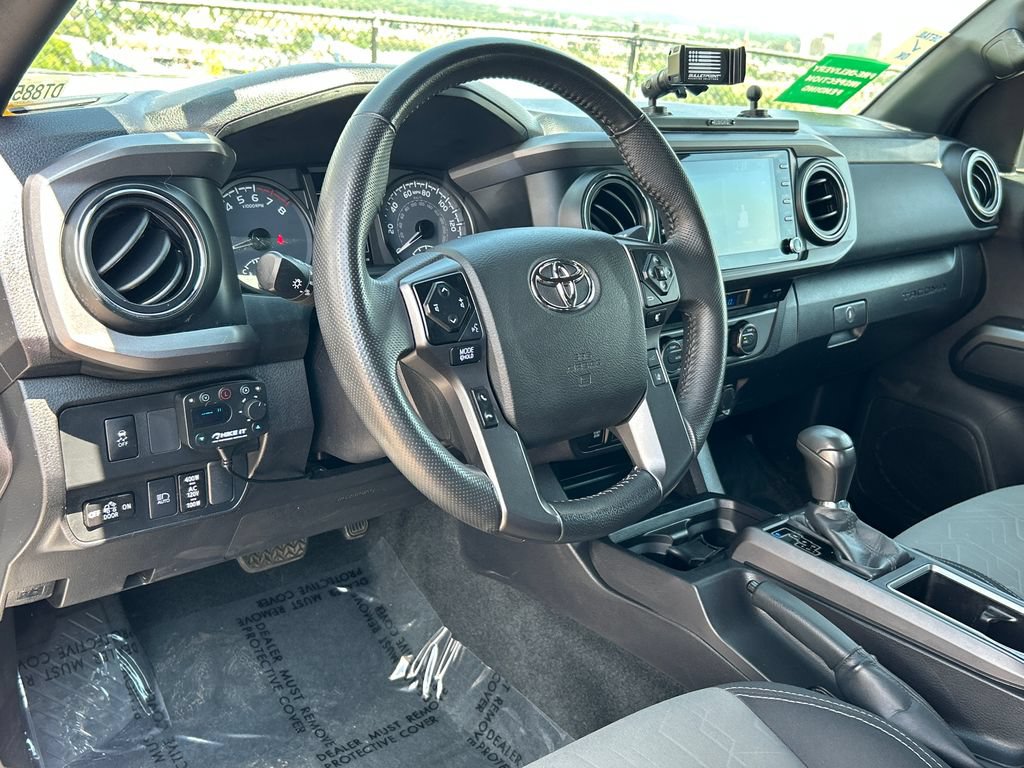 Used 2023 Toyota Tacoma TRD Off-Road w/ Technology Package AWD/4WD image 7