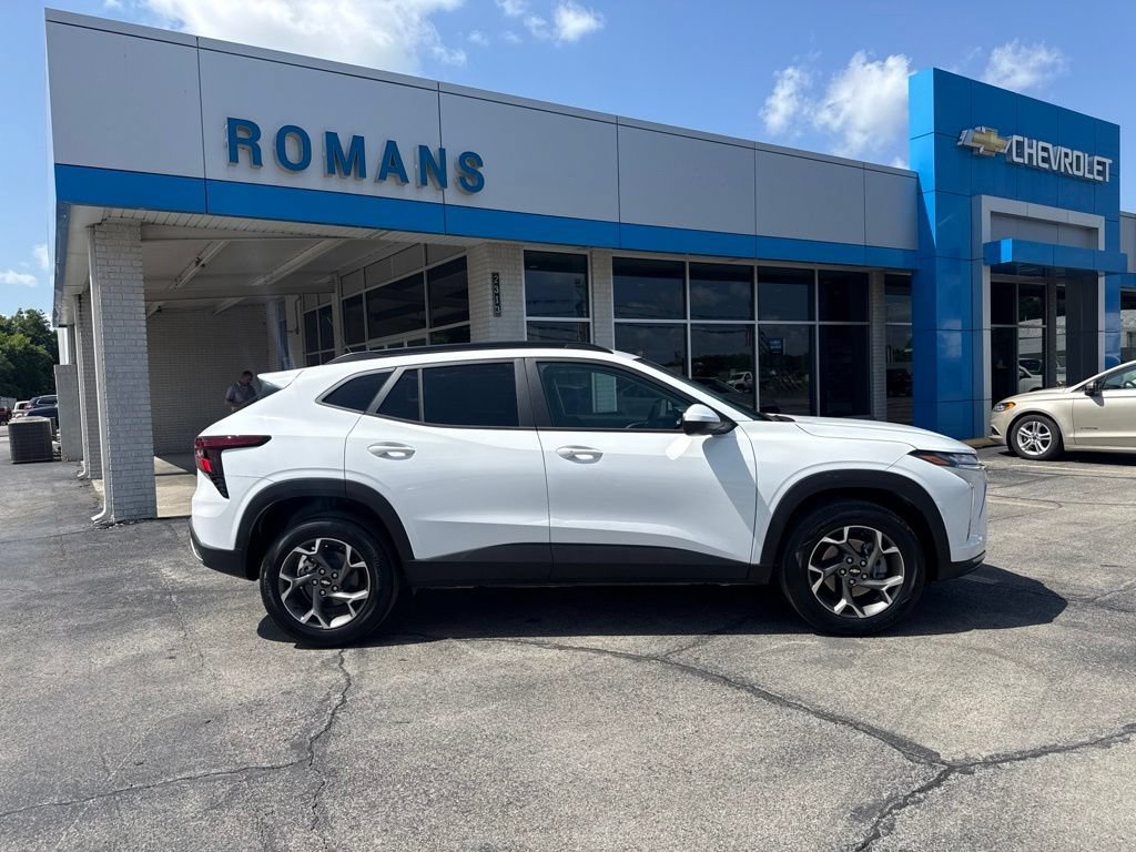 New 2026 Chevrolet Trax LT w/ Driver Confidence Package FWD image 2