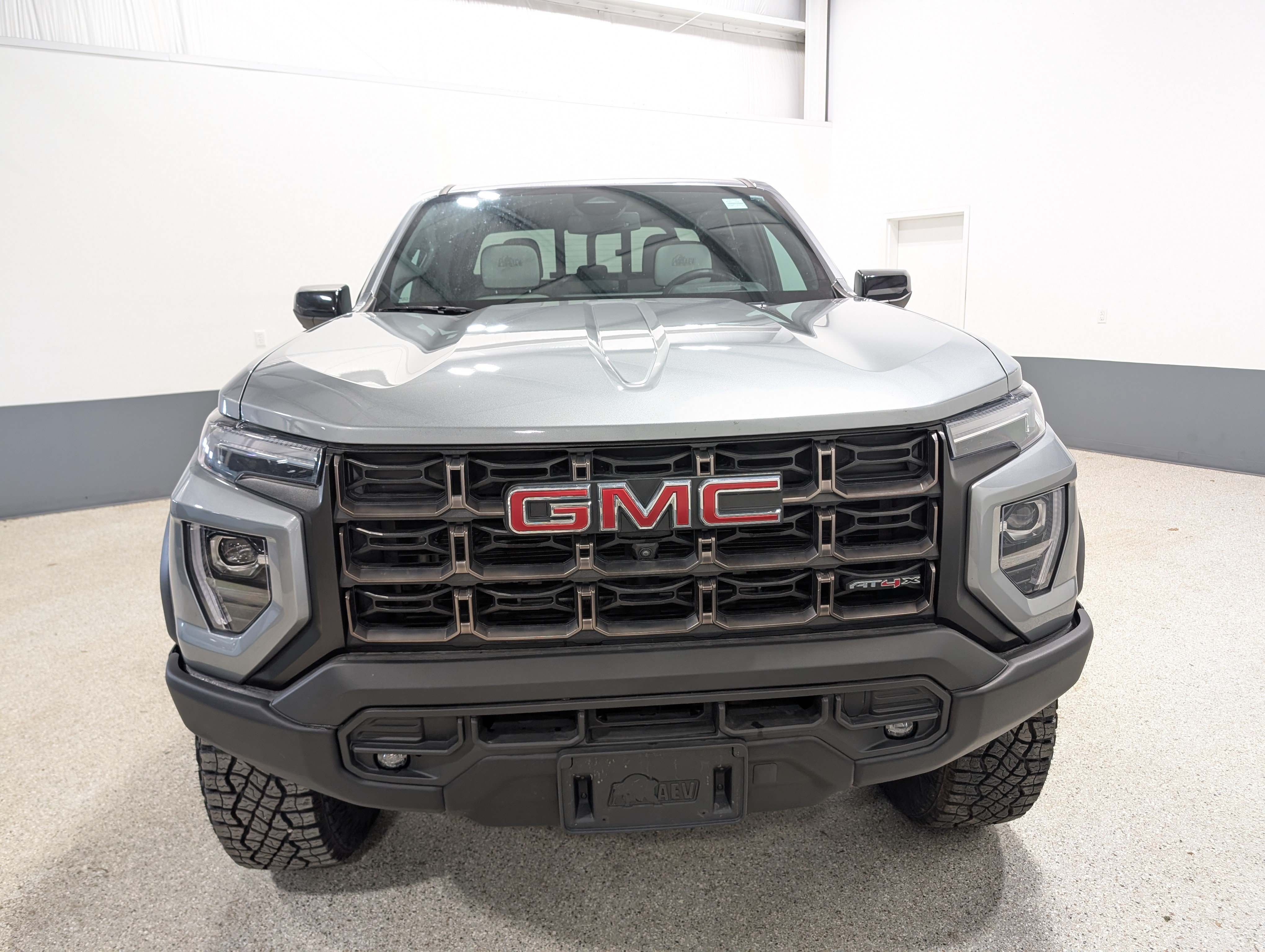 Used 2024 GMC Canyon AT4X w/ AT4X AEV Edition AWD/4WD image 8