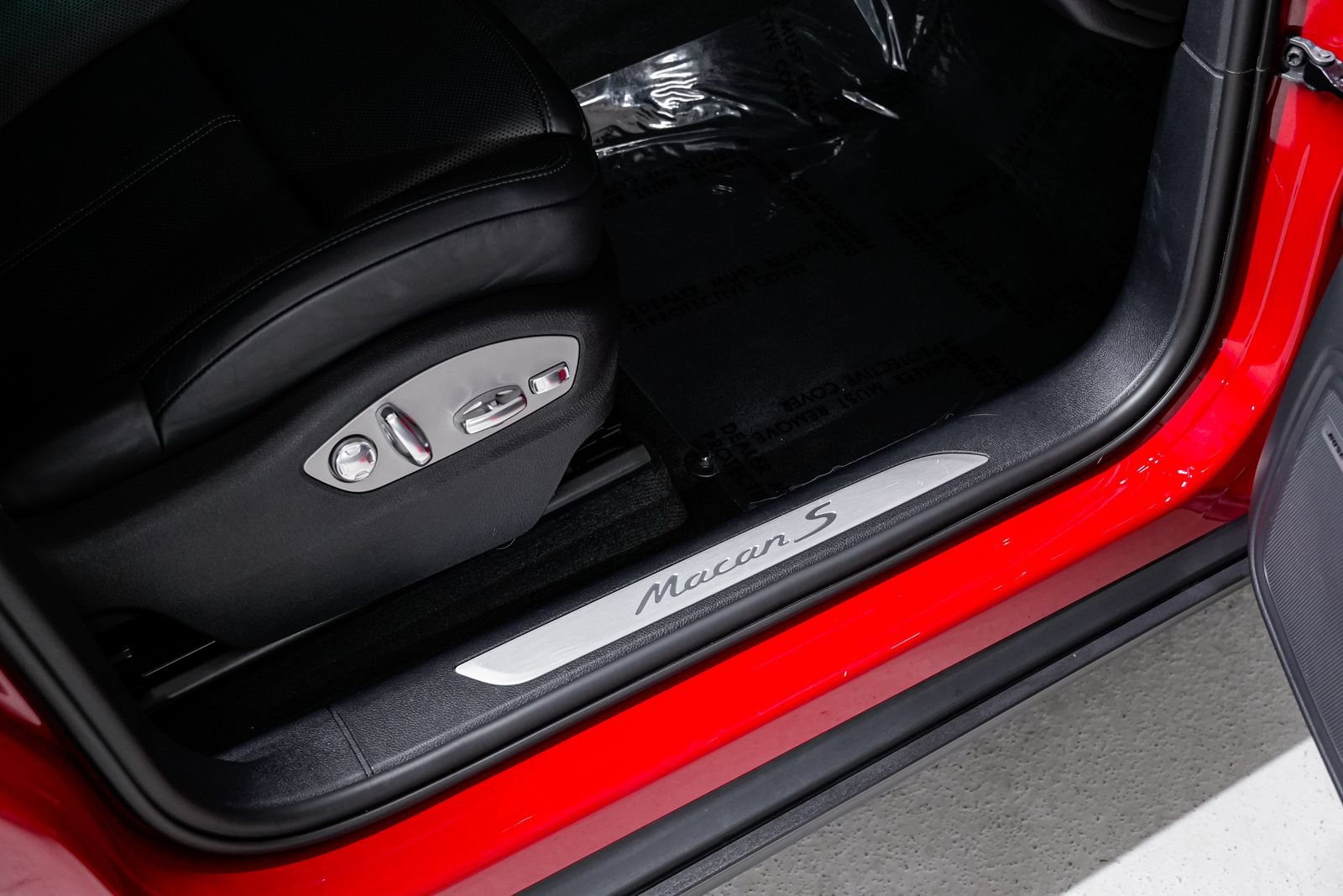 Used 2023 Porsche Macan S w/ Premium Package Plus AWD/4WD image 23