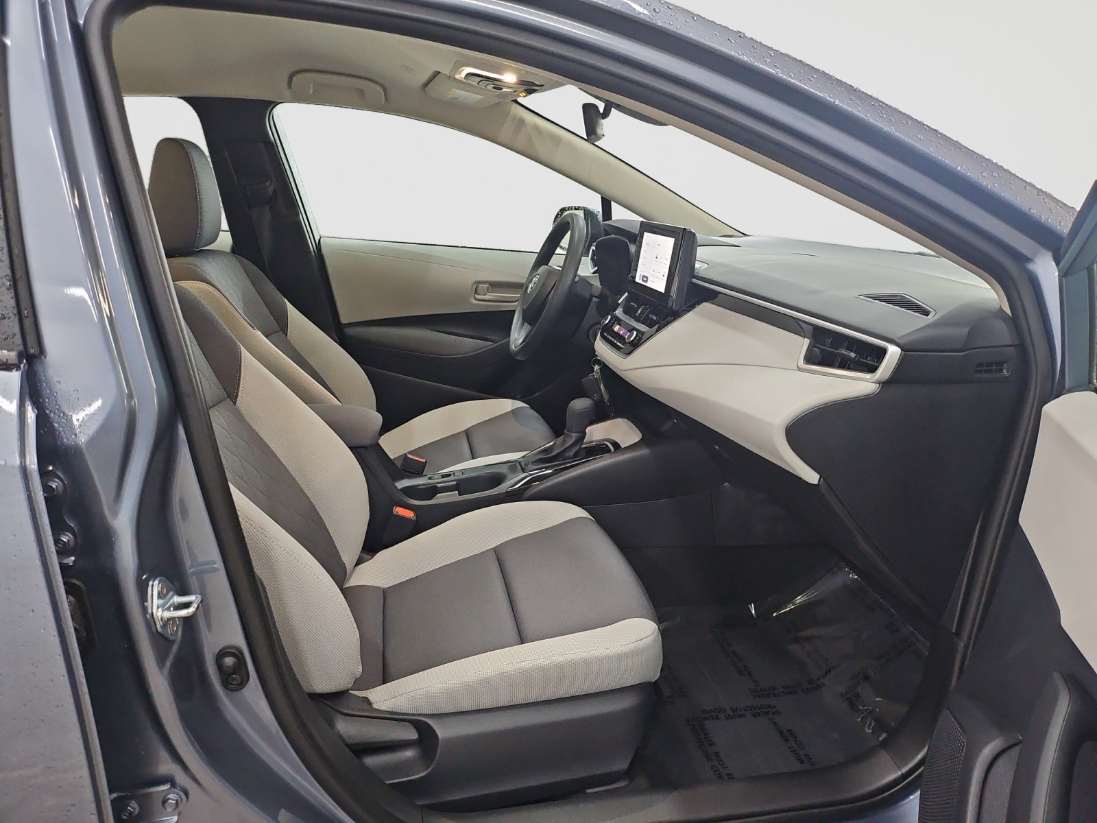 Used 2025 Toyota Corolla LE FWD image 17