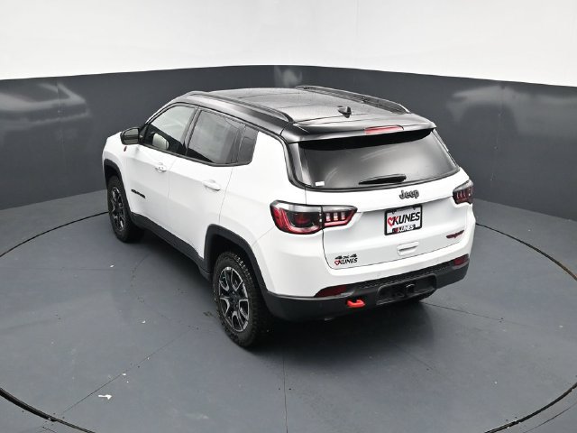 New 2026 Jeep Compass Trailhawk w/ Sun, Sound & Navigation Group AWD/4WD image 50