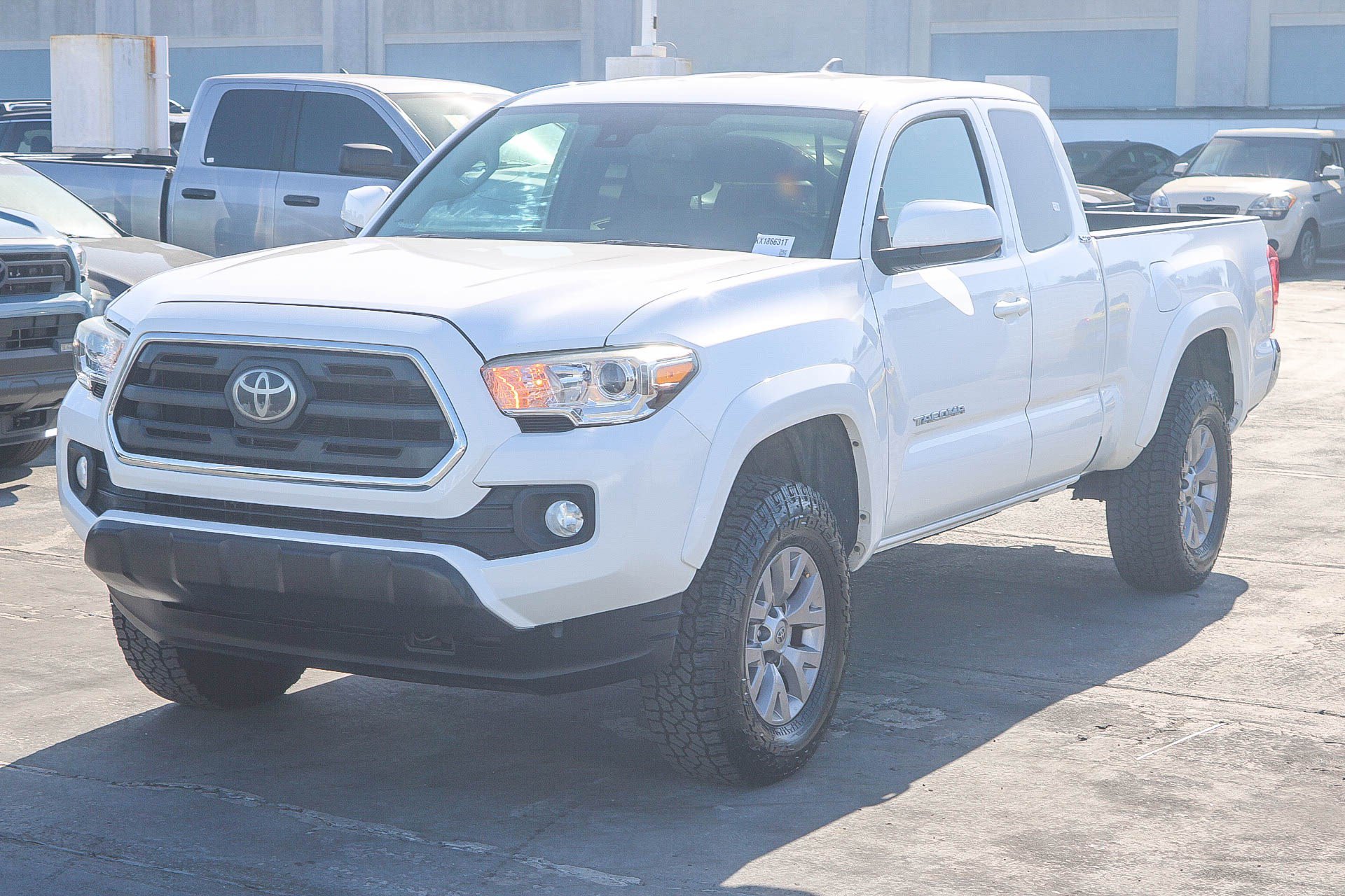 Used 2019 Toyota Tacoma SR5 AWD/4WD image 3