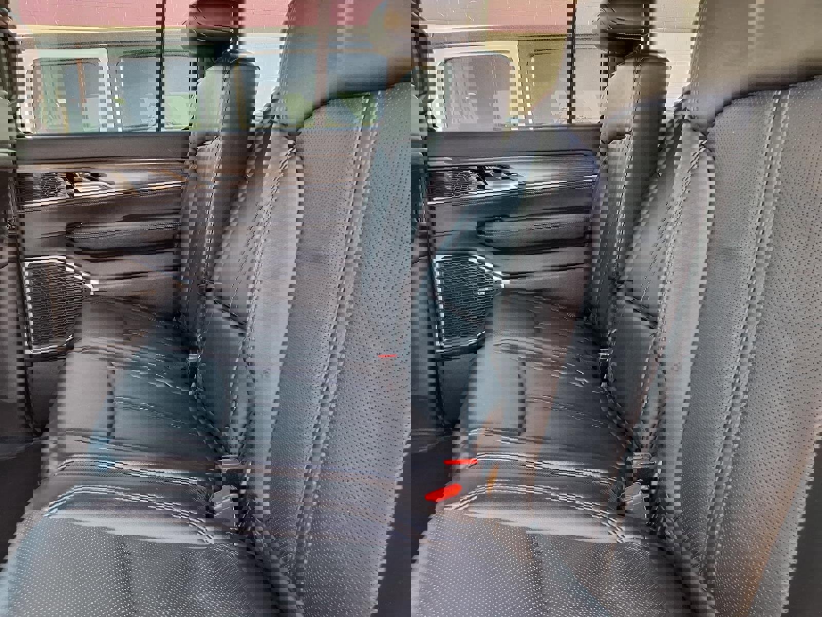 Certified 2024 Jeep Wagoneer L Series III w/ Flexible Seating Group image 7