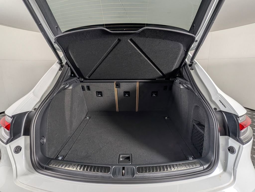 New 2026 Porsche Macan image 17