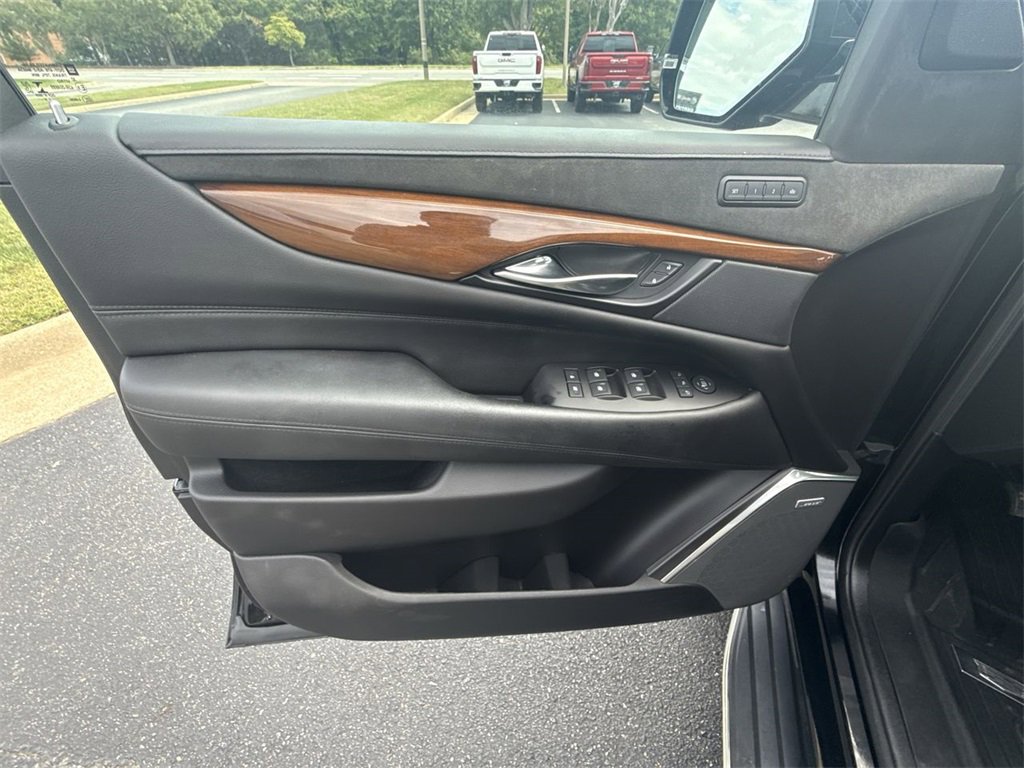 Certified 2020 Cadillac Escalade Luxury w/ Escalade Sport Edition image 22