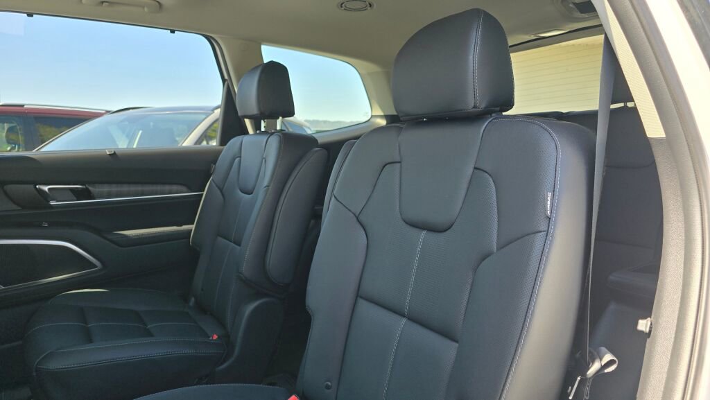 Used 2025 Kia Telluride EX w/ EX Captain's Chair Package AWD/4WD image 17
