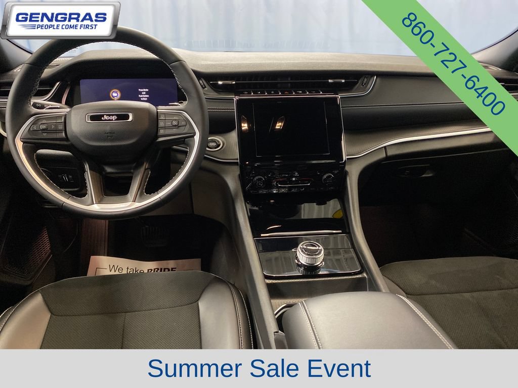 Used 2024 Jeep Grand Cherokee Altitude AWD/4WD image 30