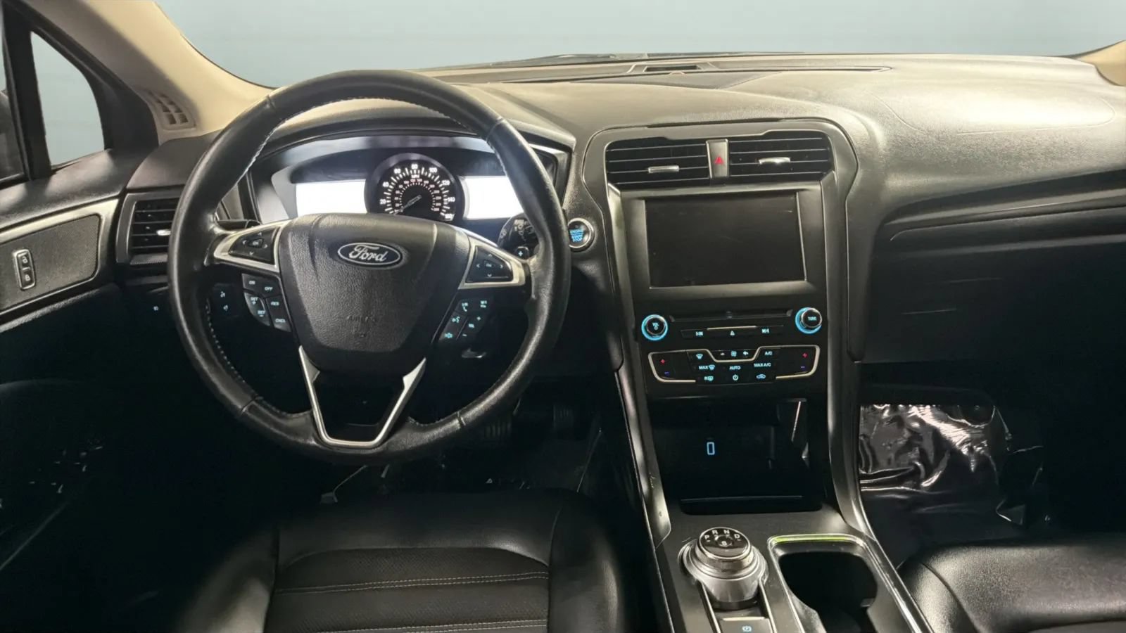 Used 2018 Ford Fusion SE w/ Equipment Group 201A FWD image 11