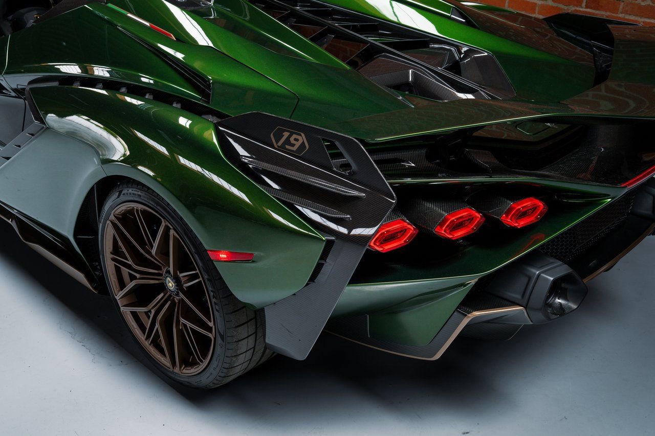 Used 2021 Lamborghini Sian Roadster image 29