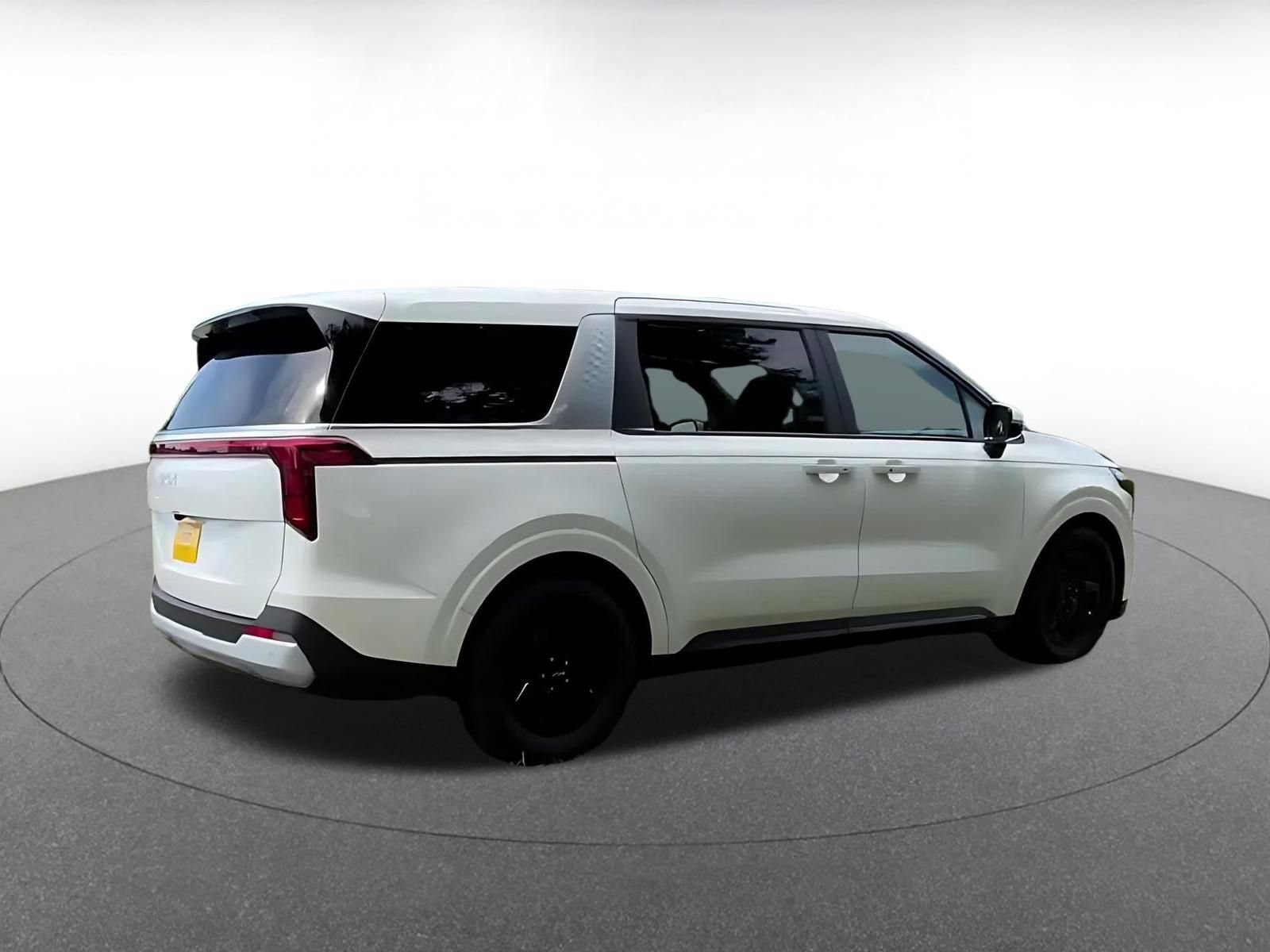 Used 2026 Kia Carnival FWD image 15