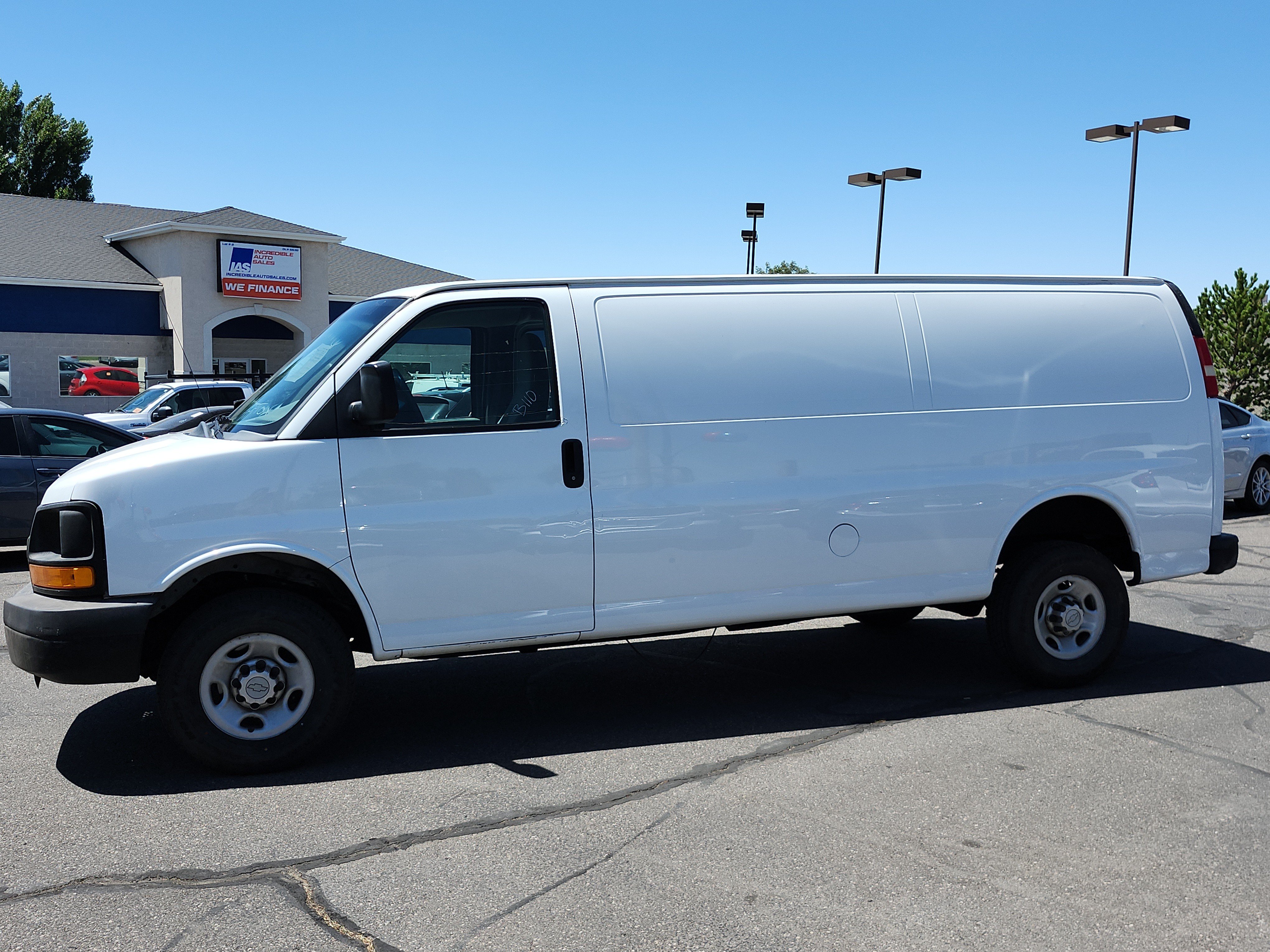 Used 2015 Chevrolet Express 3500 Extended RWD image 3