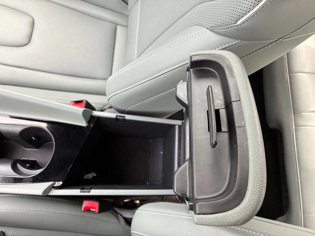 Used 2025 Hyundai Elantra Limited w/ Cargo Package FWD image 39