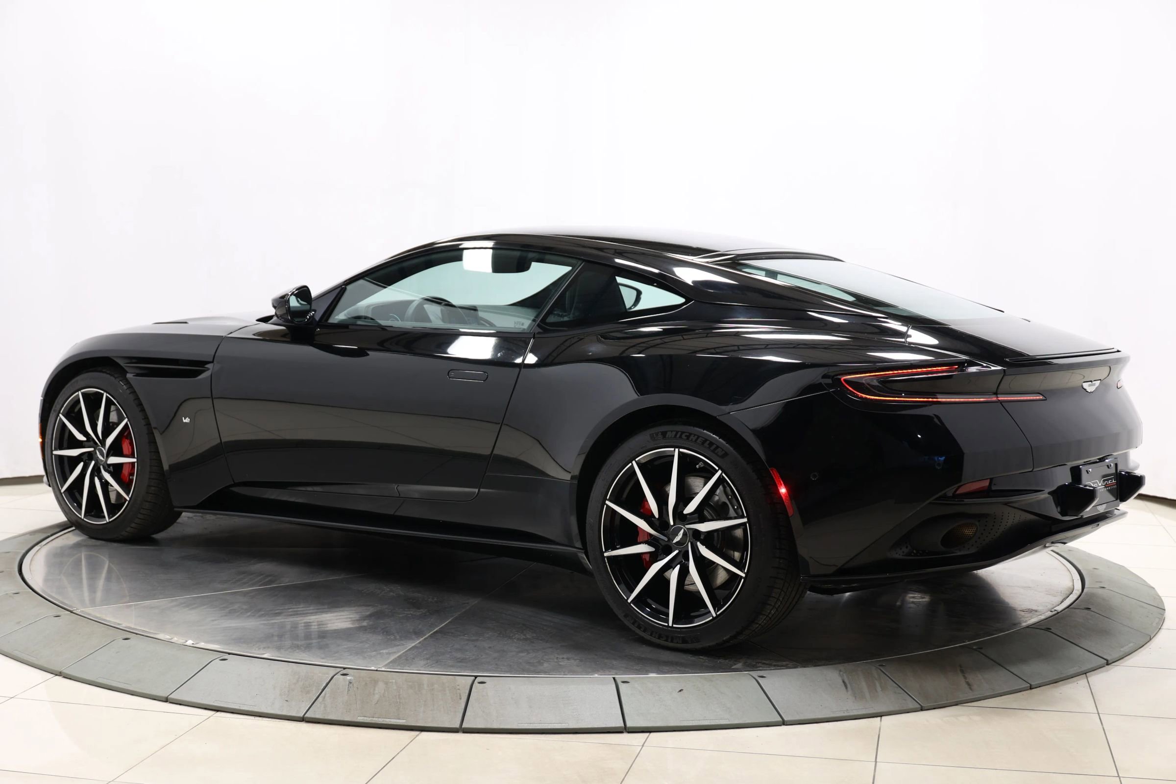 Used 2018 Aston Martin DB11 V12 image 50