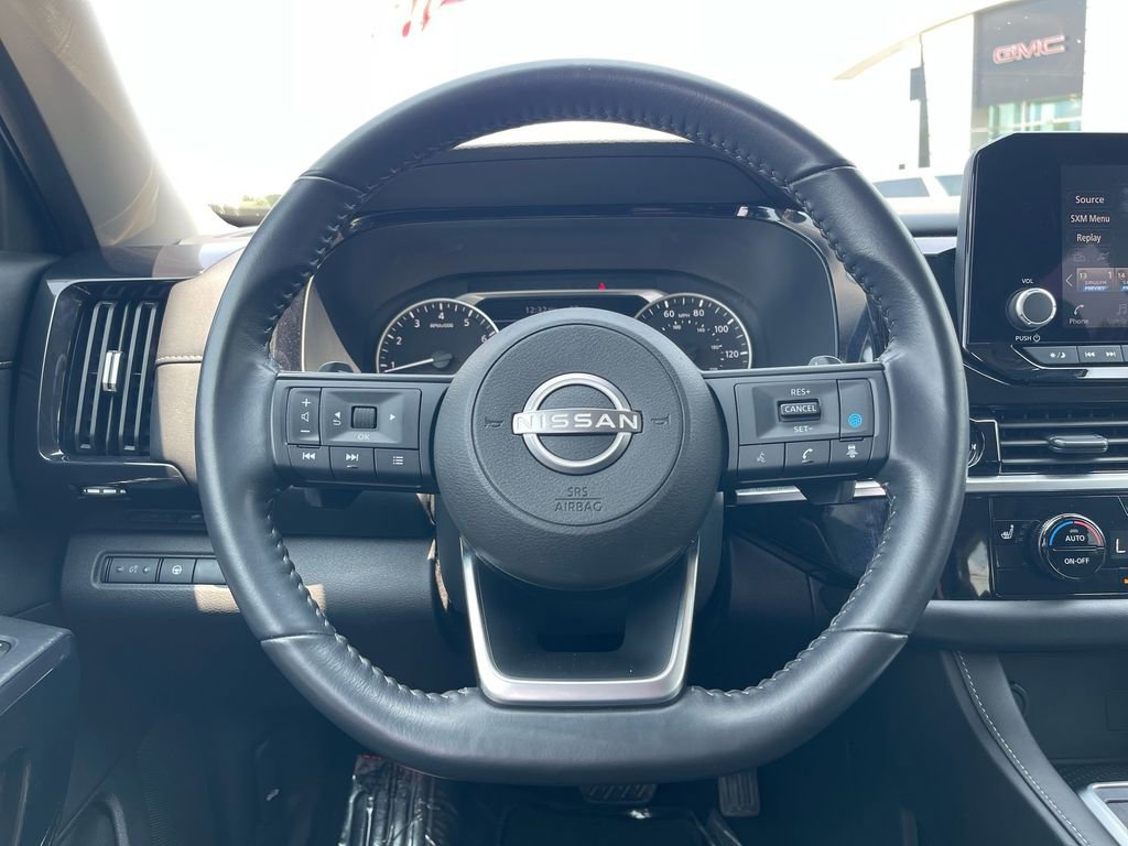 Used 2024 Nissan Pathfinder SV image 14