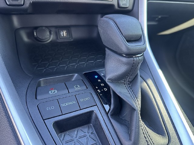 Certified 2025 Toyota RAV4 LE FWD image 32