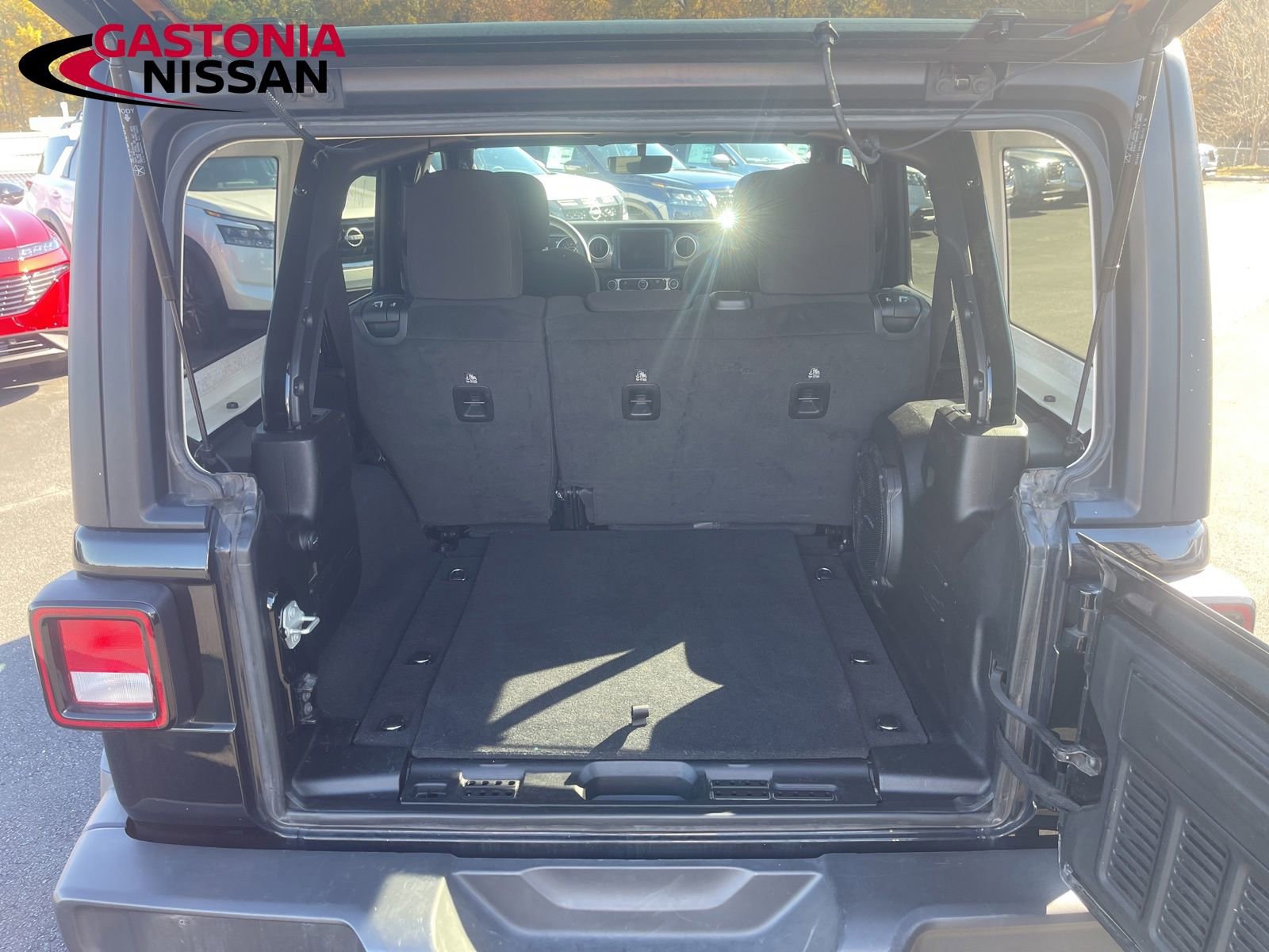 Used 2023 Jeep Wrangler Sahara image 22