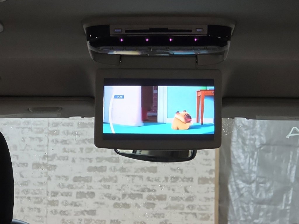 Used 2019 Chrysler Pacifica Touring Plus w/ Tire & Wheel Group image 14