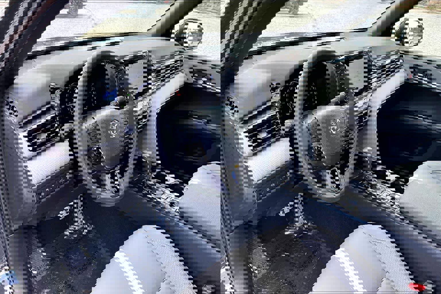 Used 2025 Toyota Camry SE image 17