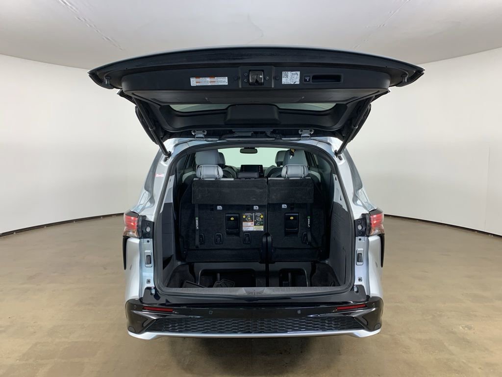 Used 2021 Toyota Sienna XSE w/ XSE Plus Package image 12