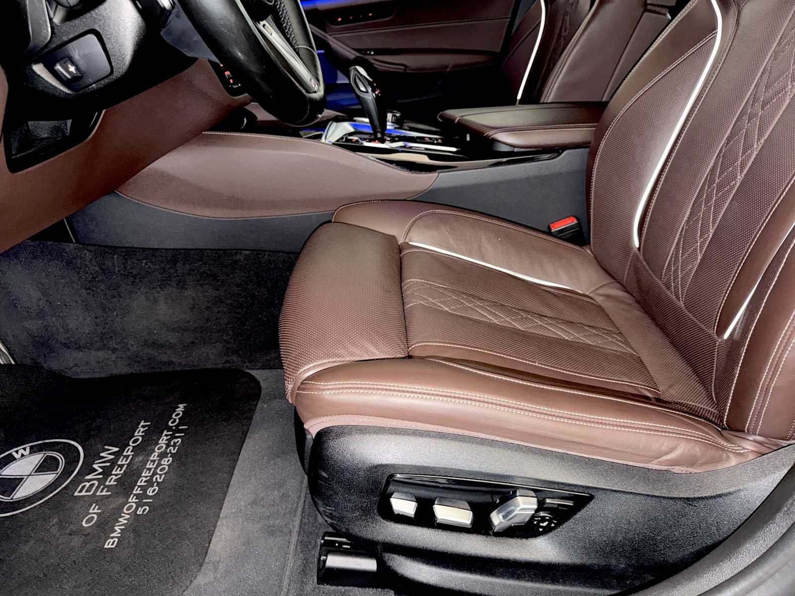 Used 2022 BMW M550i xDrive w/ Executive Package AWD/4WD image 10