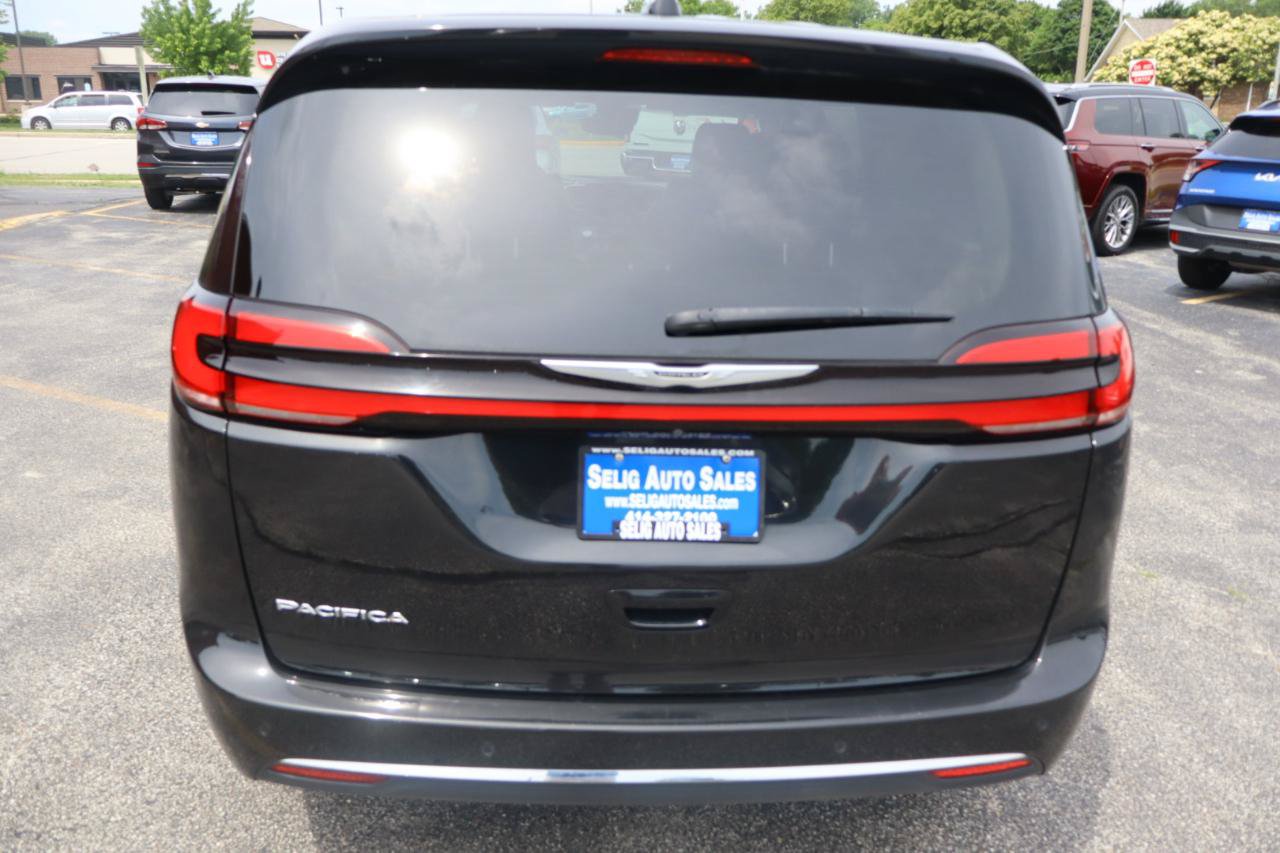 Used 2023 Chrysler Pacifica Touring-L FWD image 7